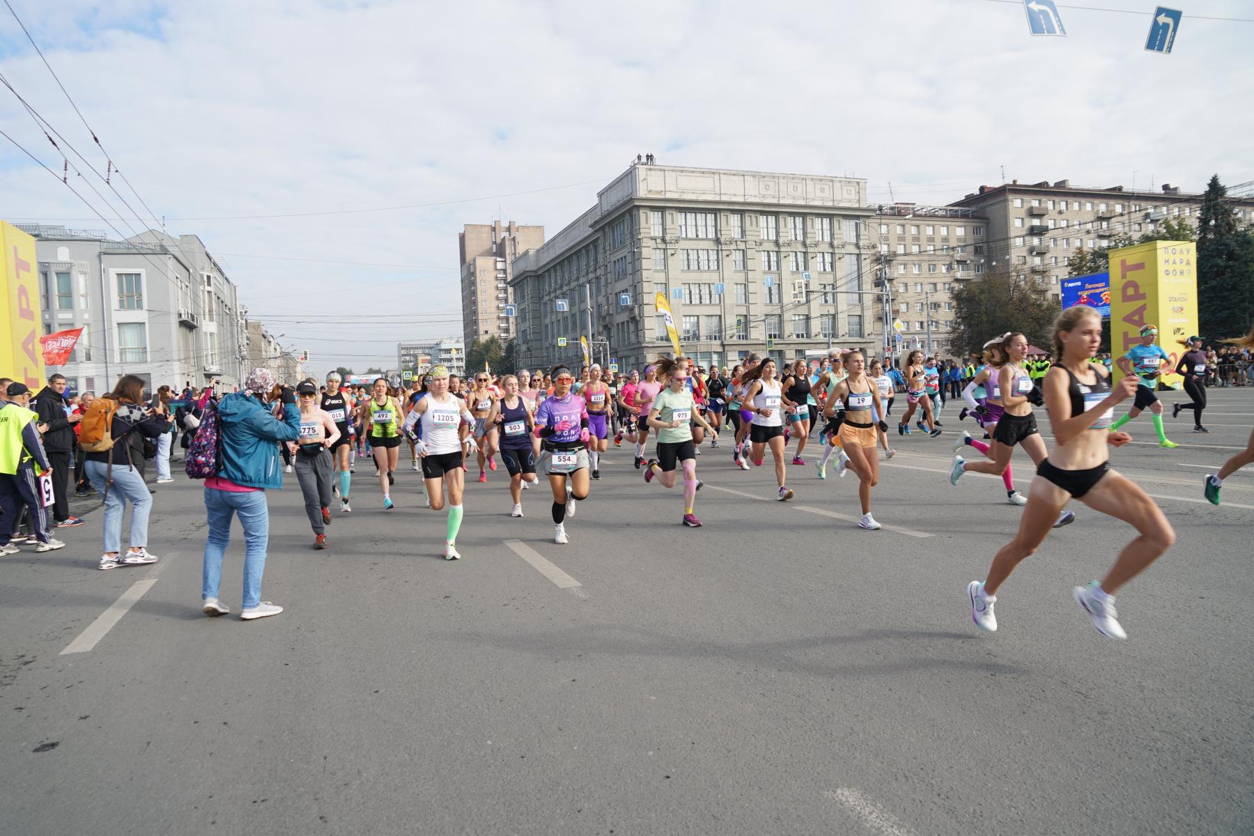 Фото В Новосибирске прошёл полумарафон Раевича-2023: лучшие фото забега 8